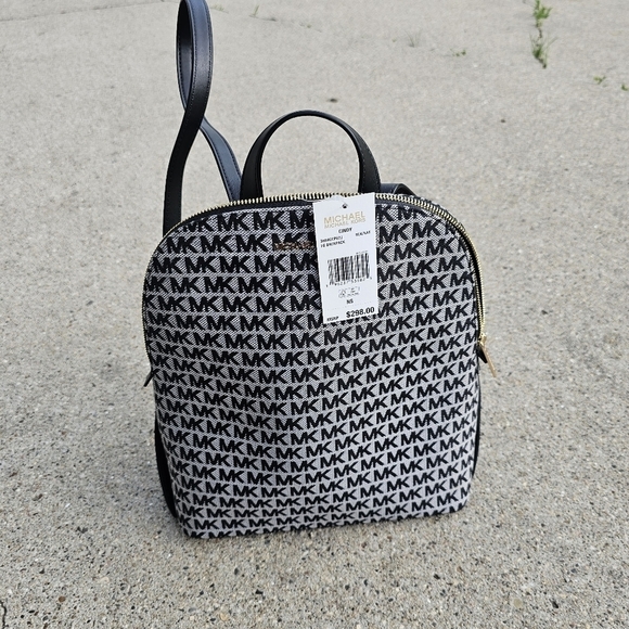 New Michael Kors Cindy backpack medium - Picture 10 of 14